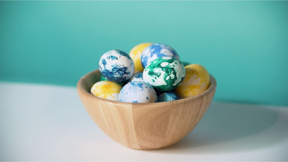 Ostereier im angesagten Marmor-Look