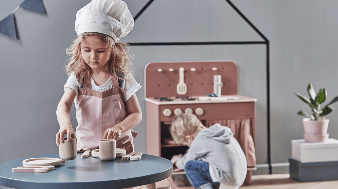 Erwachsene spielen mit FLEXA