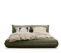 Tom Tailor PILLOW - Lit en tissu bouclé - Vert olive / L : 180,0 cm x P : 200,0 cm